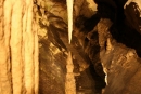 Jaskinia Bielska - stalaktyt i stalagmit za kilkaset lat staną się stalagnatem