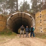 Brzeźnica Kolonia, przed obiektem typu Granit